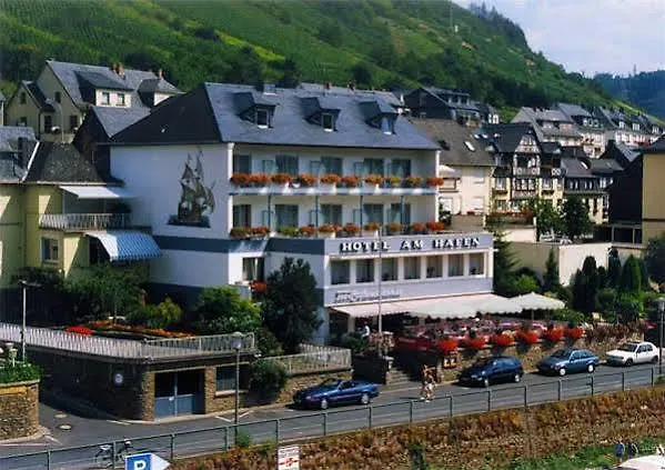 Am Hafen Hotel 3*